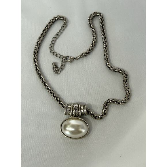 Lovely Silver Tone interchangeable Faux Pearl Necklace. 2 extra pendants. - Picture 2 of 7